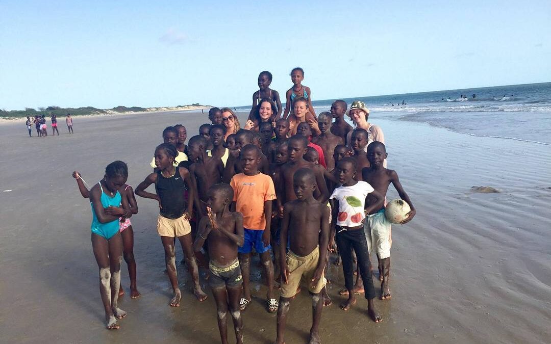 Les Enfants Du Cocon Avec 3 Filles Benevoles Le Cocon De Cabrousse